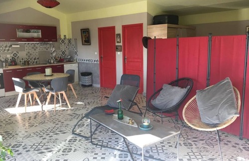 Pujaut Appartement | STUDIO DES COQUELICOTS DANS UN MAS PROVENCAL