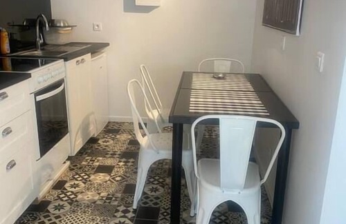 Bonnelles Appartement | Studio duplex avec spa et cour privée