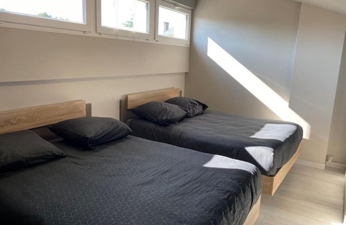 Surgeres Appartement | Studio duplex meublé avec place de parking