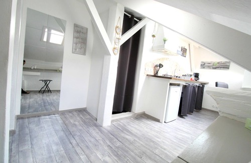 Pallud Appartement | Studio DUPLEX, Vue sur vallée, Calme, WIFI gratuit, Parking, Hypercentre à 400 m