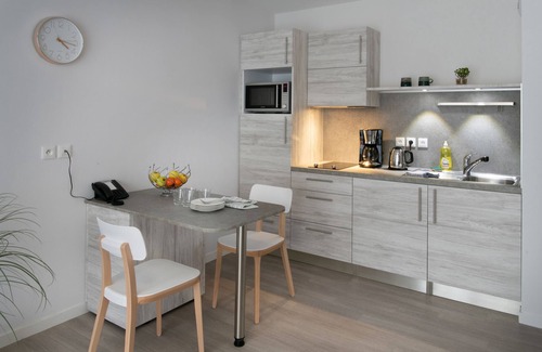 Le Puy-en-Velay Appartement | Studio Ensuite with Bath and Balcony