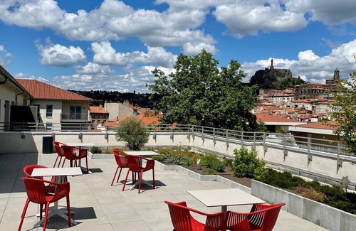Le Puy-en-Velay Appartement | Studio Ensuite with Bath and Balcony