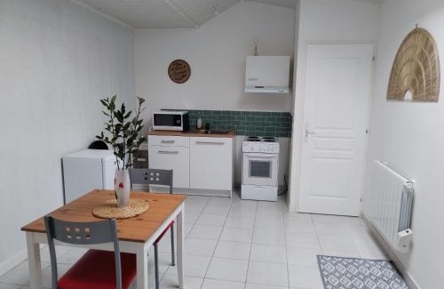 La Chevroliere Maison | Studio entier et parking privé