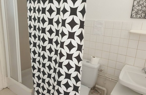 Issoudun Maison | Studio equipped with all comforts with location for vehicle near shops