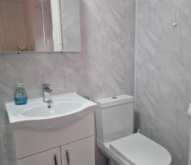 Heaton Appartement | Studio Flat on Straight Road, Harold Hill,