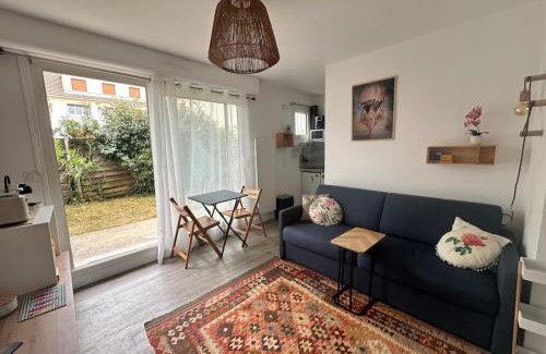 Merville-Franceville-Plage Appartement | Studio 100 m from the beach!