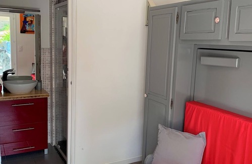 Montesquieu-des-Alberes Appartement | Studio tout confort aux pieds des Albères classé deux étoiles