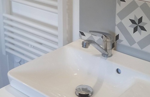 Saint-Etienne-de-Montluc Appartement | Studio Équipé Avec Cuisine