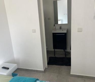 Sainte-Genevieve-des-Bois Appartement | Studio proche PARIS-orly