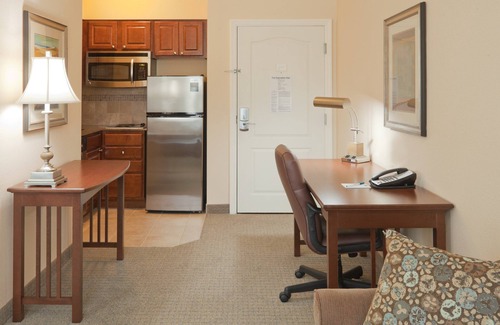 Lafayette Appartement | Studio King. Petit déjeuner gratuit. Bassin. Seulement 5 miles à l'Université Purdue!