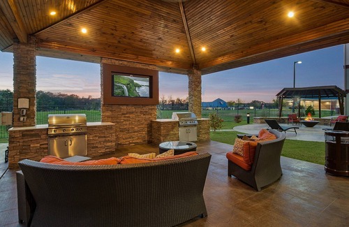 Longview Appartement | Studio | Free Breakfast. Indoor Pool & Hot Tub