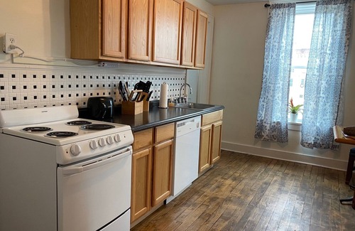 Hannibal Appartement | Studio furnished apartment located in the heart of downtown Hannibal, Missouri.