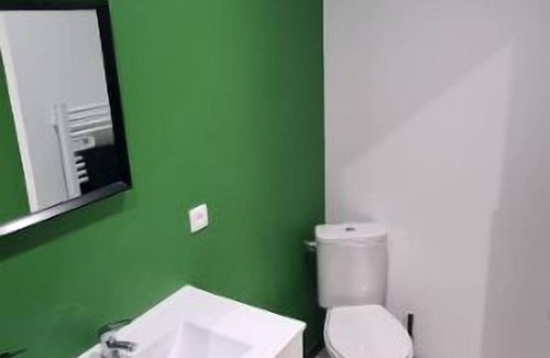 Saint-Quentin Appartement | Studio Hibiscus tout confort, rénové