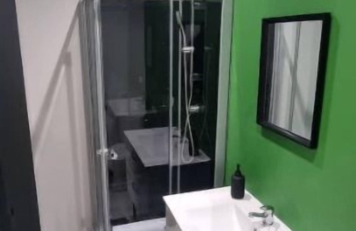 Saint-Quentin Appartement | Studio Hibiscus tout confort, rénové