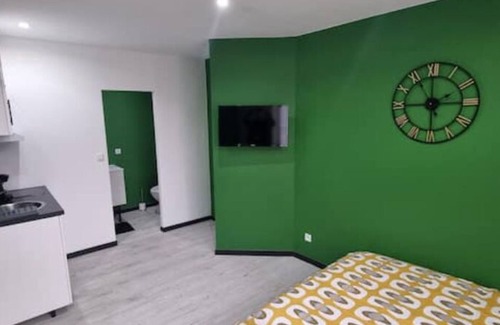 Saint-Quentin Appartement | Studio Hibiscus tout confort, rénové