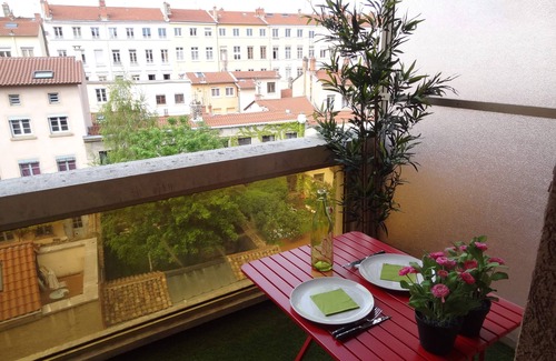 Croix Rousse Appartement | STUDIO "LA HAUT SUR LA COLLINE", idéalement situé à Lyon