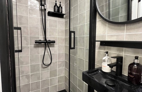 Canal Ring Hôtel | Studio/hotel room in the heart of the city in 18th century house. Very private.