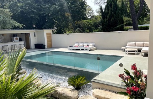 Bagnols-sur-Ceze Appartement | Studio Idéal Pour un Couple à 100m D'une Rivière