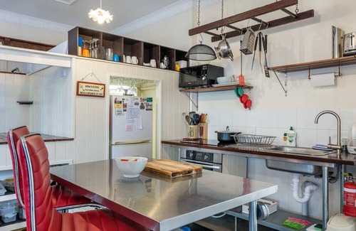 Ashgrove Appartement | Studio in Ashgrove W/Bedroom Loft