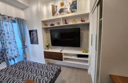 Bacolor Appartement | Studio in Azure with Arayat View