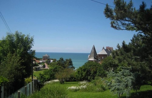 Ault Appartement | Studio dans le Bois de Cise, terrasse sud avec vue mer.