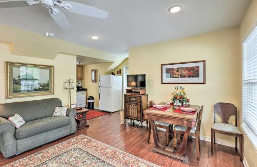 Oakwood Appartement | Studio in College Station with Expansive Deck!