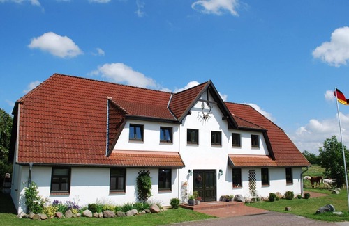 Dargun Appartement | Familienferienwohnung auf urigem Ferienhof