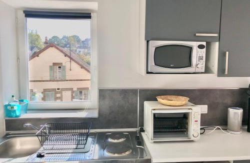 Bourbon-l'Archambault Appartement | Studio indépendant confortable