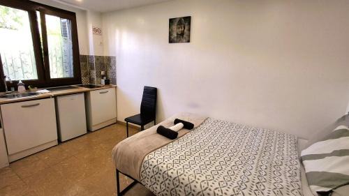 Neuilly-sur-Marne Appartement | Studio indépendant et bien équipé avec véranda commune