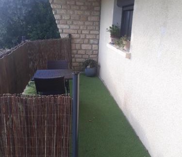 Laudun Appartement | Studio indépendant avec terrasse exposée sud