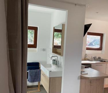 Restinclieres Appartement | Studio indépendant - Terrasse et piscine en été