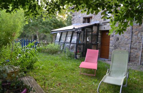 Egliseneuve-pres-Billom Lit Et Petit-Déjeuner | studio indépendant dans maison à la campagne