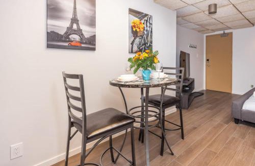 Centretown West Appartement | Studio King Bed Apartment - Close to Chinatown