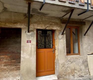 Saint-Antoine-l'Abbaye Appartement | Studio L'Échappée du Chapeau Rouge