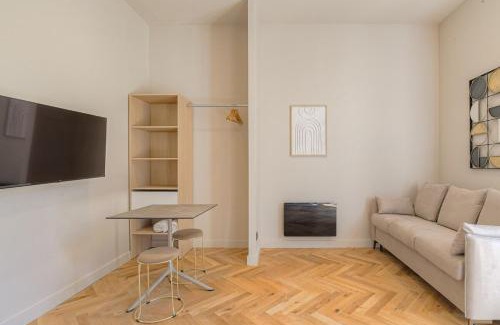 Ecully Appartement | Studio lumineux avec terrasse, à deux pas de Lyon