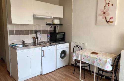 Balaruc-les-Bains Appartement | Studio lumineux avec balcon exposé sud, tout équipé et classé 2 étoiles. - FR-1-553-139