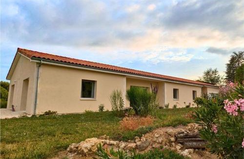 Baignes-Sainte-Radegonde Appartement | Studio moderne avec WiFi et parking à Baignes - FR-1-653-270