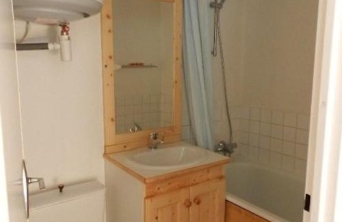 Le Pleynet Appartement | Studio mansardé au pied des pistes, balcon, ski-in/ski-out, 50m ESF et commerces - FR-1-557A-29