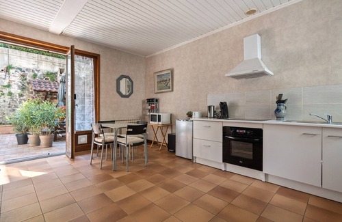 Vienne Appartement | Studio 'Maupas' with Shared Terrace and Wi-Fi
