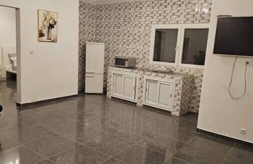 Yenne Tode Appartement | Studio meublé à Yenne Dakar auprès de la plage pied dans l'eau.