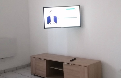 Saint-Charles du Port Appartement | Studio Meublé 25m2 Proximité bus Supermarché les Docks