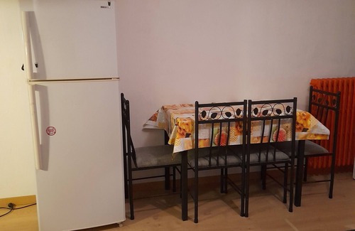 Les Platanes Appartement | Studio Meublé Avec Balcon