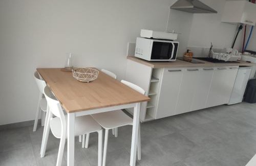 Saint-Fulgent Appartement | Studio meublé lumineux au coeur du bocage vendéen