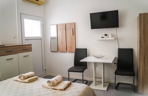 Izola Appartement | Studio Mia with free onsite parking in Izola