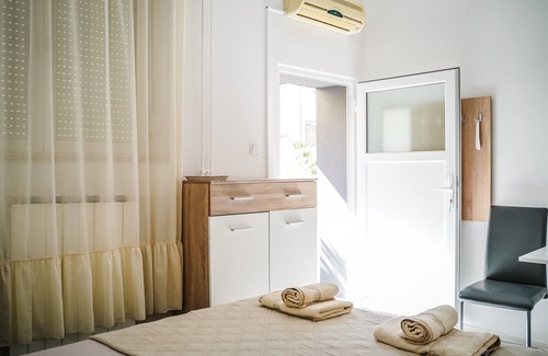 Izola Appartement | Studio Mia with free onsite parking in Izola