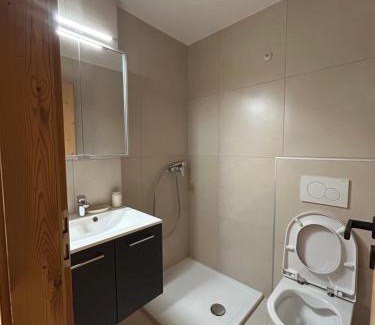 Randogne Appartement | Studio moderne et cosy avec piscine et sauna