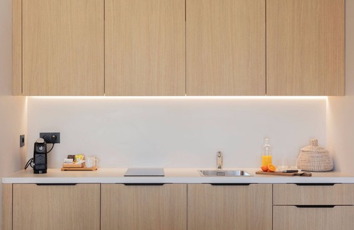 Baillargues Appartement | Studio Moderne | Vue Jardin | Piscine & Spa