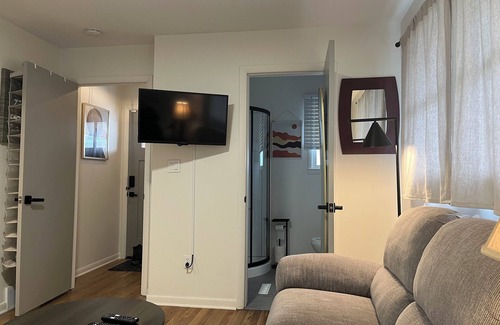 Columbus Appartement | Charming studio in fabulous Columbus with WiFi, AC