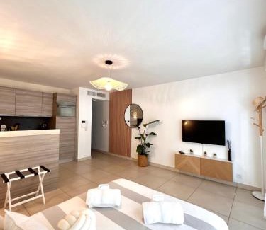 Les Salines Appartement | Studio NEUF - PORTES DE MONACO - Confort - Wifi - Clim