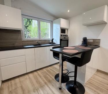 Poligny Appartement | Studio neuf très calme